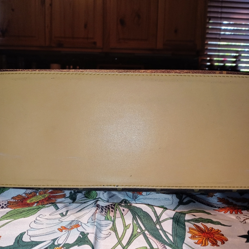 Tote Style Purse - Picture 6 of 9